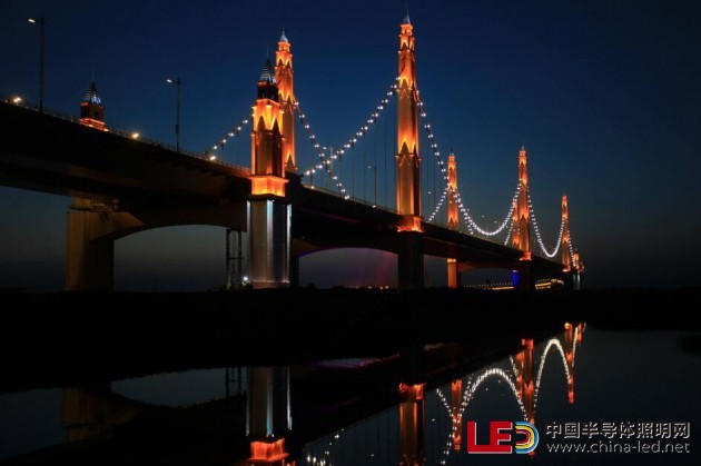 飛利浦LED建筑照明點亮中國濱河黃河大橋